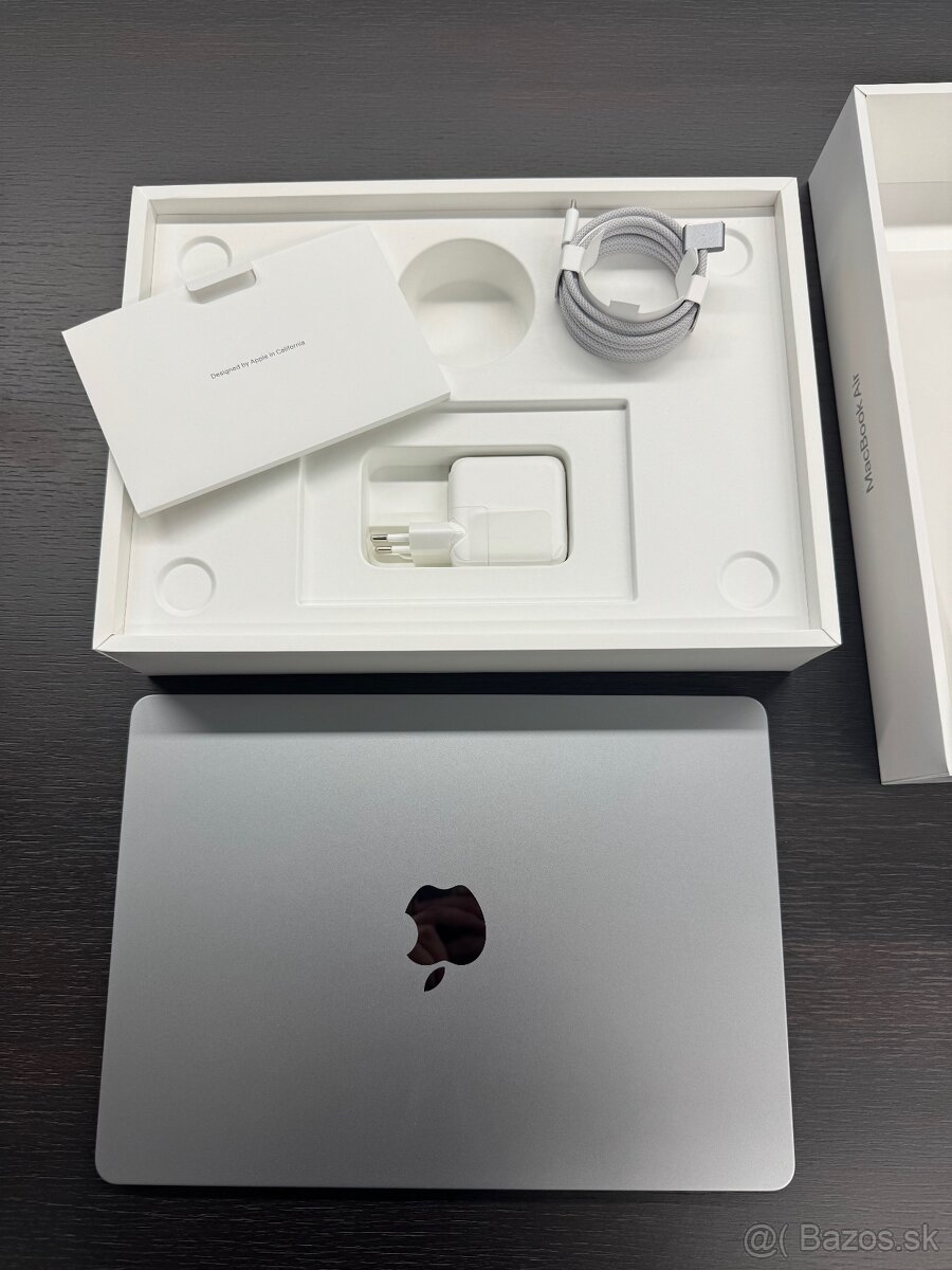 MacBook Air 13,6″ M2 (Model A2681) – 8 GB/256 GB, strieborný