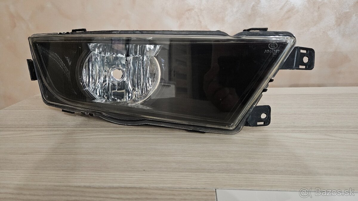 Hmlové svetlo pravé Black Škoda Octavia 3