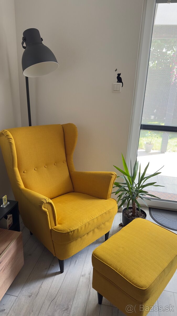 IKEA žlté kreslo a podnožka