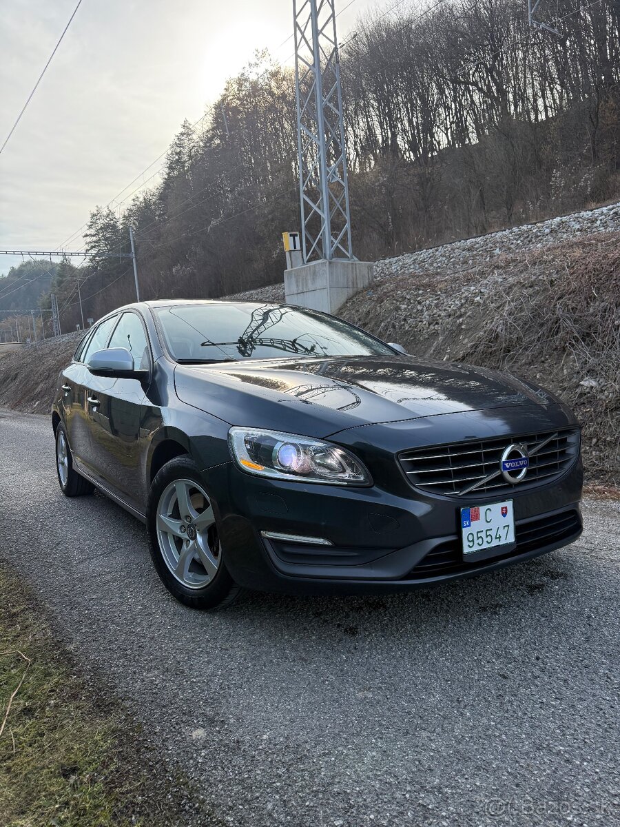 Volvo V60 2.0 D3 5válec 100kw/136PS manuál-6,Summum,Xenon