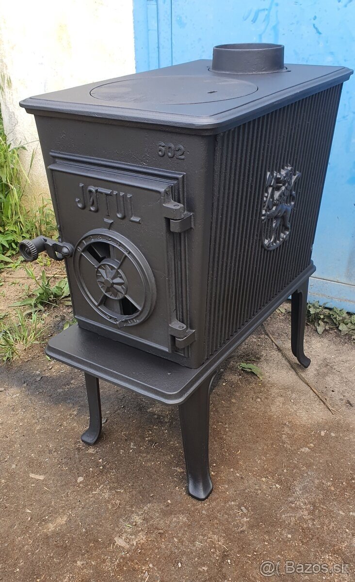 Liatinové kachle Jotul F 602 N čierný lak