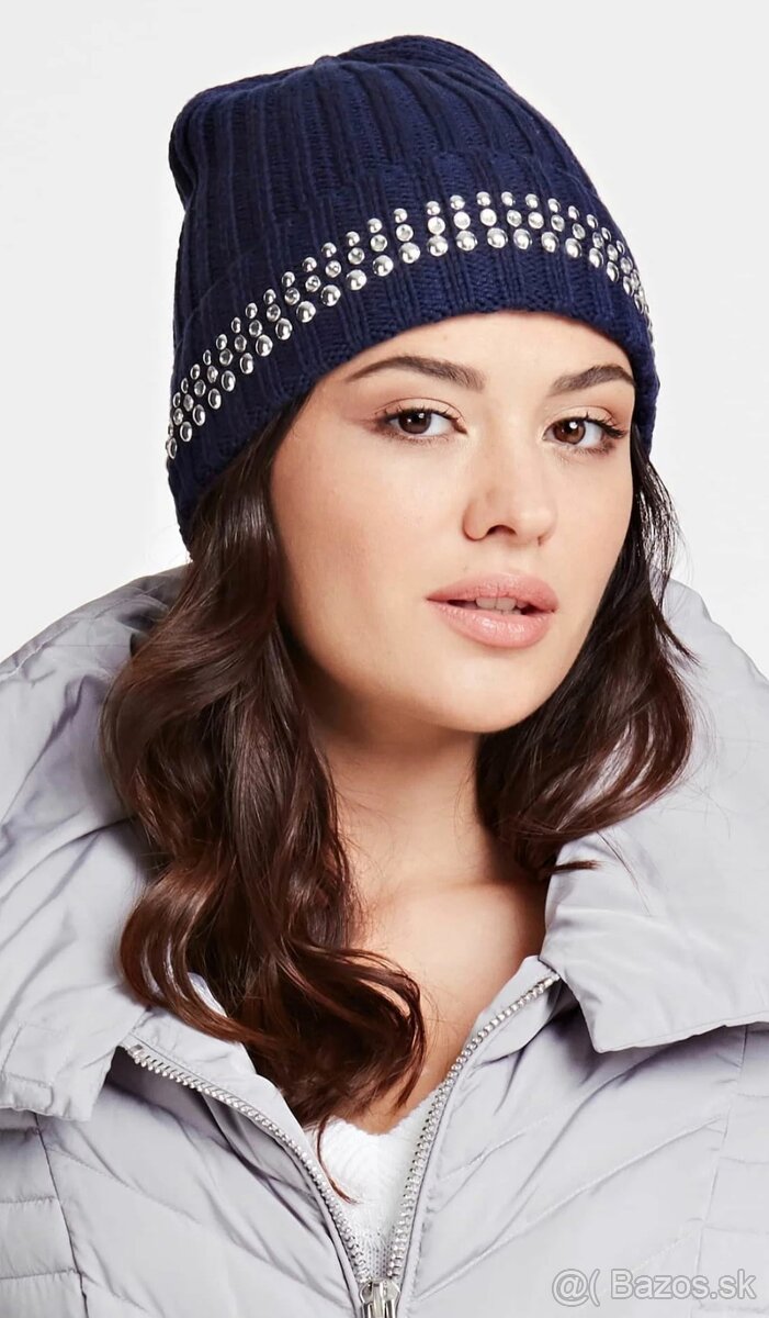 Dámska čiapka s kamienkami Guess