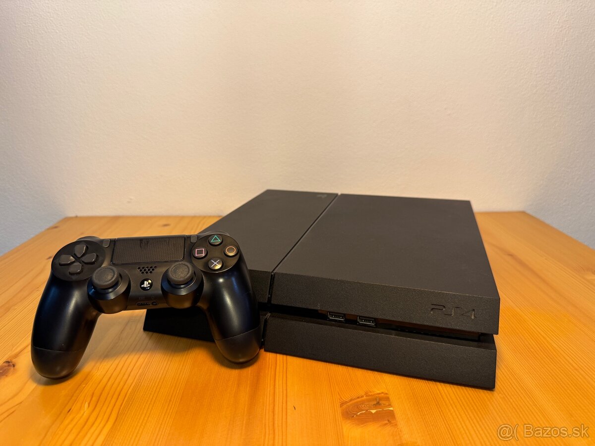 Predám Playstation 4 500GB + Controller