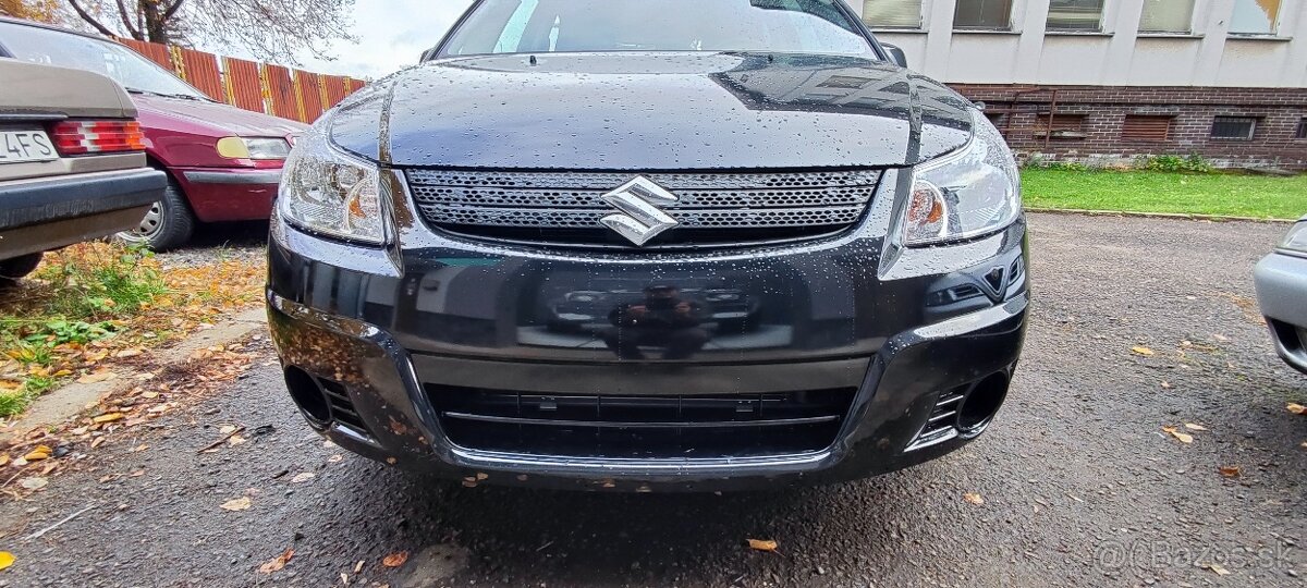 Nárazník s maskou vo farbe suzuki sx4