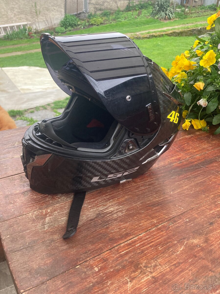LS2 Challenger Carbon L