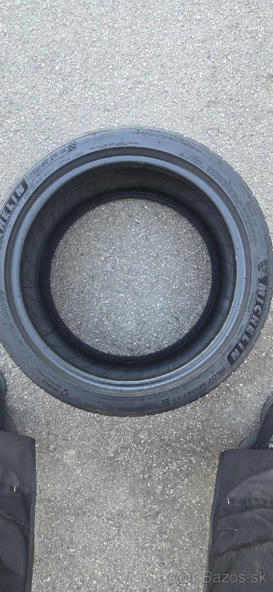 Pneu 235/40 R19