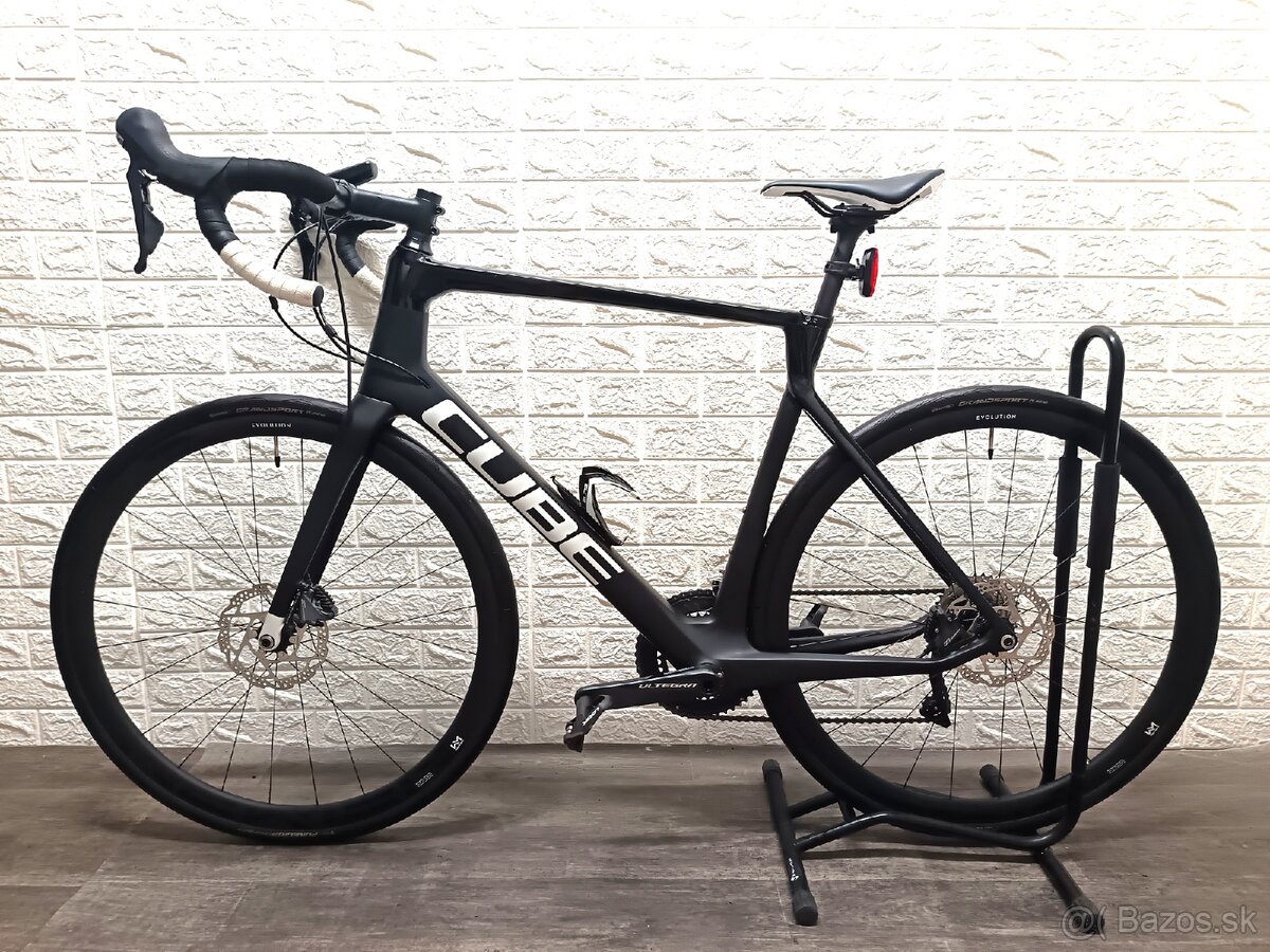 Predám cestný bicykel Cube AGREE C:62 Race Carbon 28"