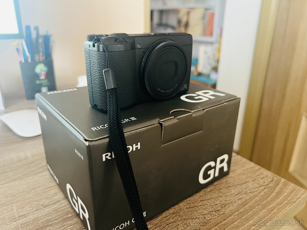 RICOH GR III