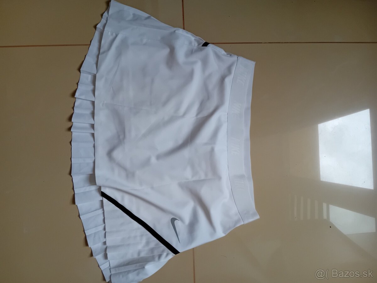 Tenisova sukna Nike velkost S