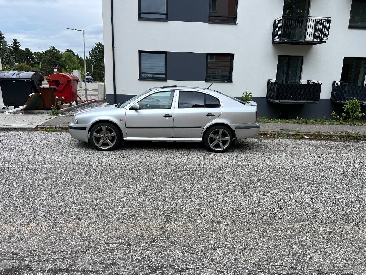 225/40 R18
