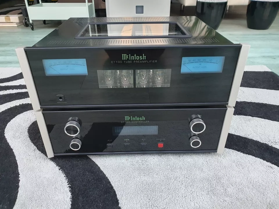 McIntosh C-1100 AC Predzosilňovač