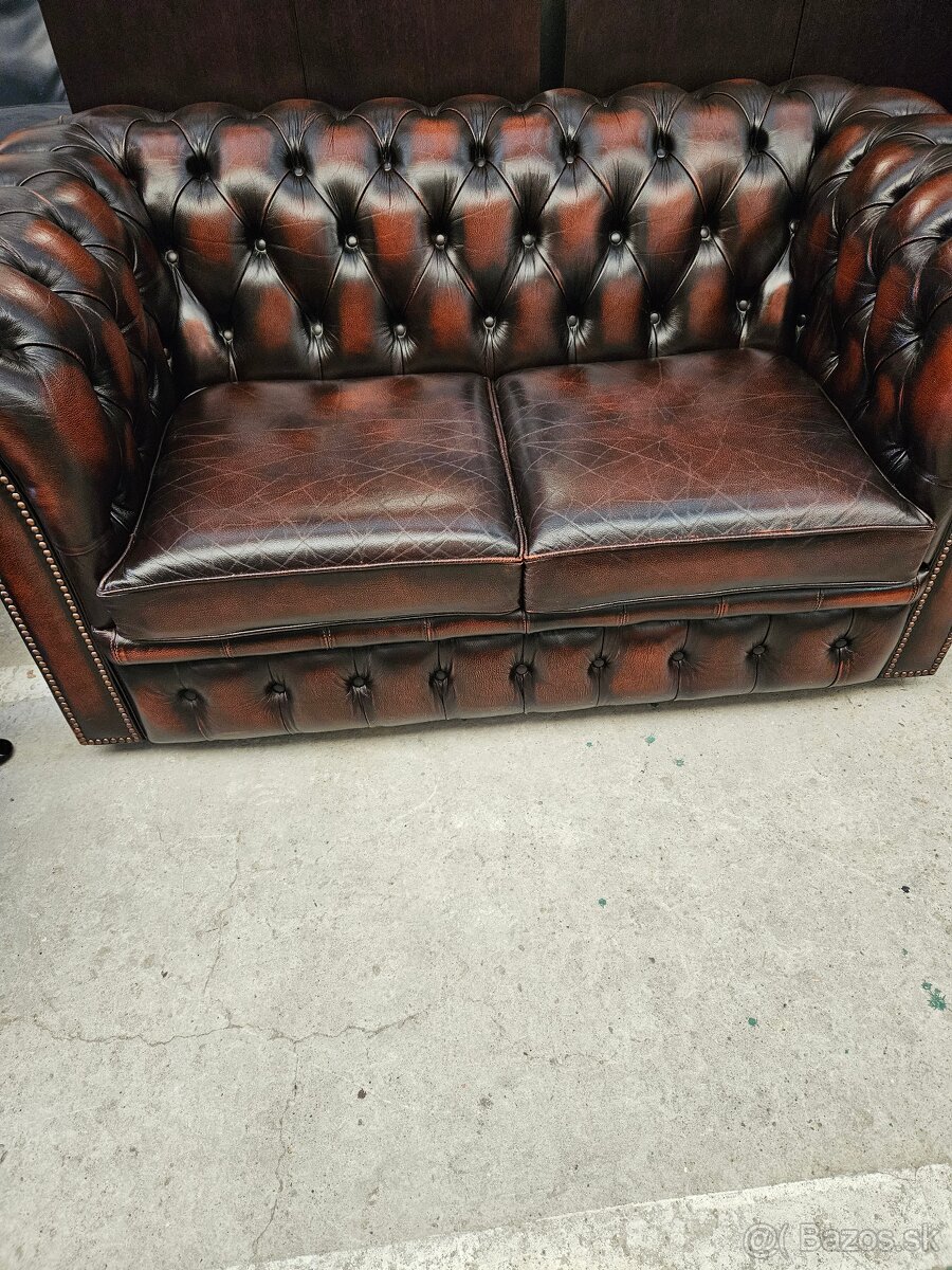 CHESTERFIELD ŠTÝL,KOŽENÁ SEDAČKA DVOJFAREBNÁ 2+1+1+TABURET