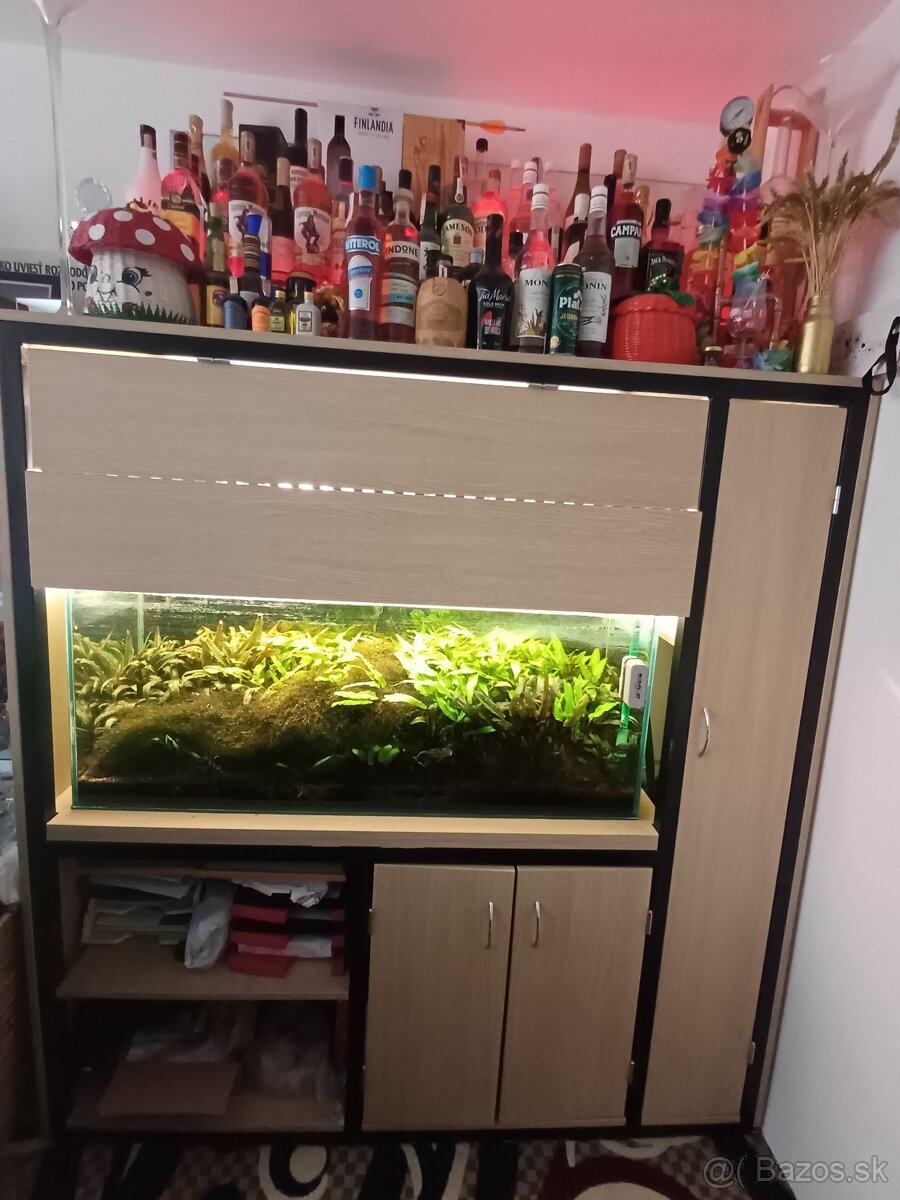 Stojan so skrinkou na akvarium + akvarium 246L s vybavenim