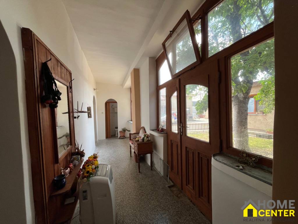 NA PREDAJ Rodinný dom s rozľahlým pozemkom /cca 3000 m²/ v K