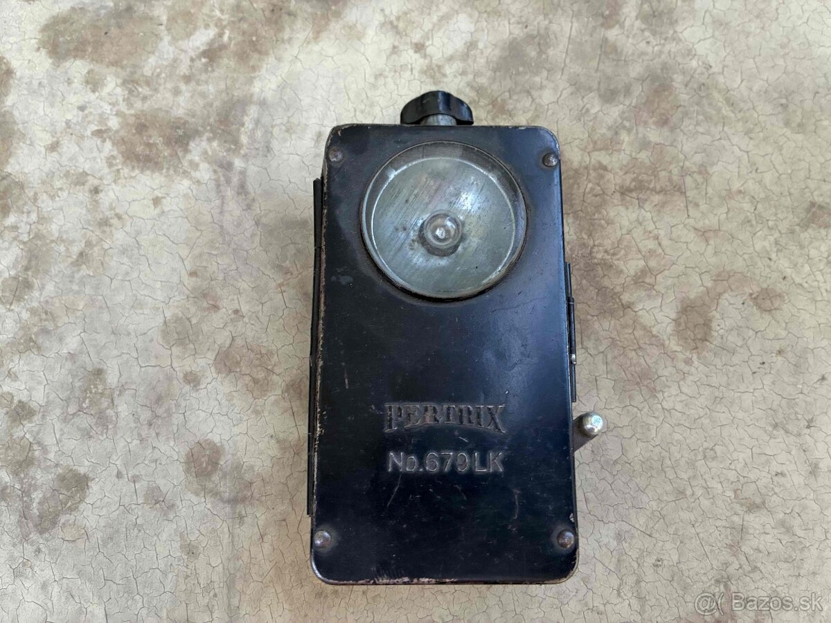 Nemecká vojenská baterka Pertrix