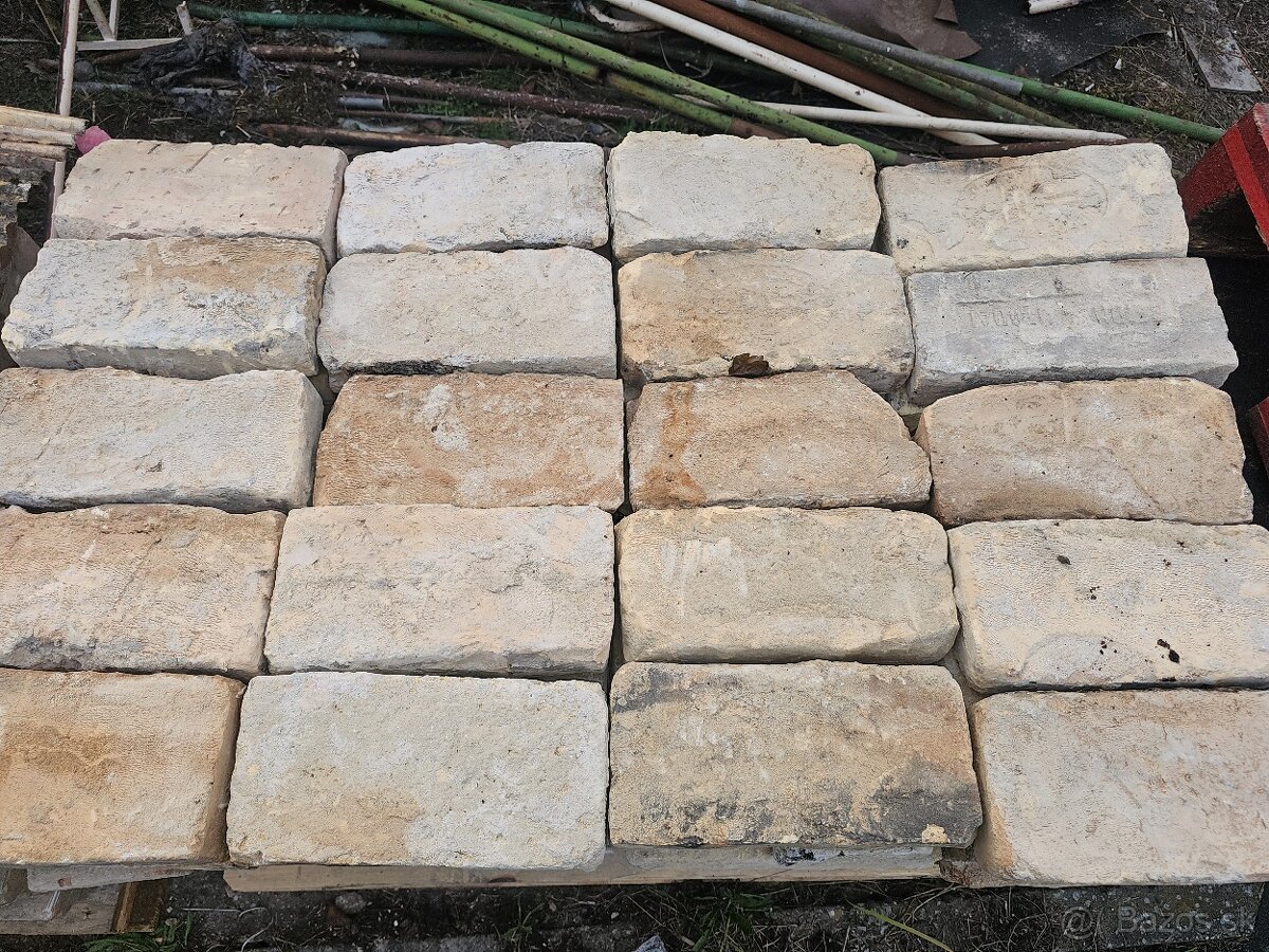 Staré očistené tehly