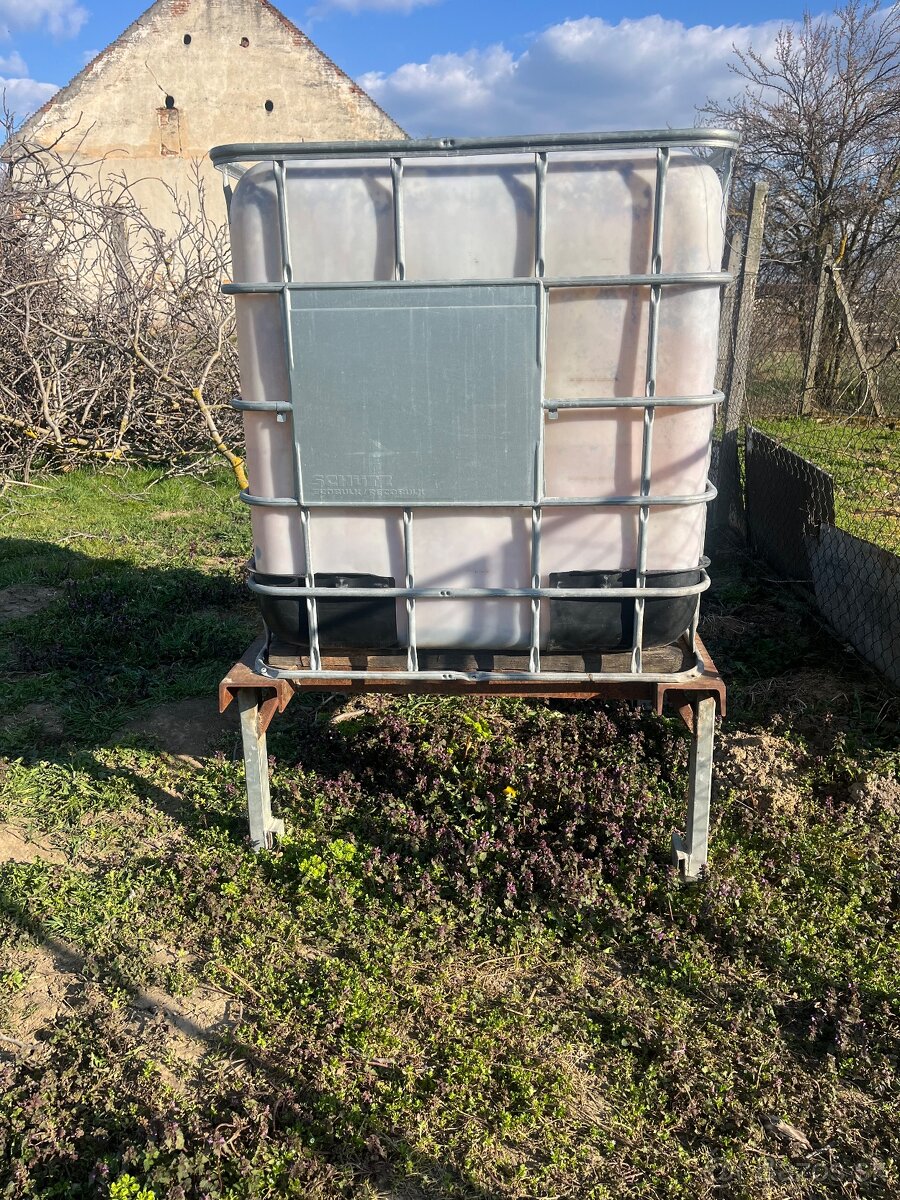 IBC 1000 ls podstavcom