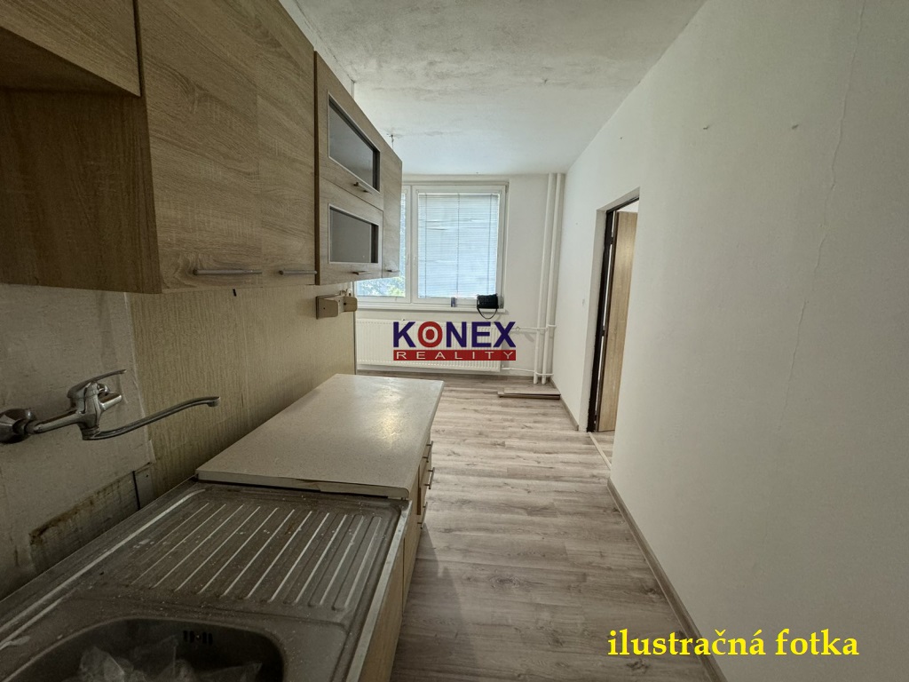 Na predaj priestranný 2-izbový byt s balkónom – Sídlisko Juh