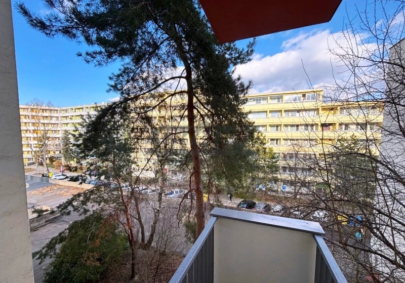 2-izb. byt Adámiho ul. – Karlová Ves na prenájom