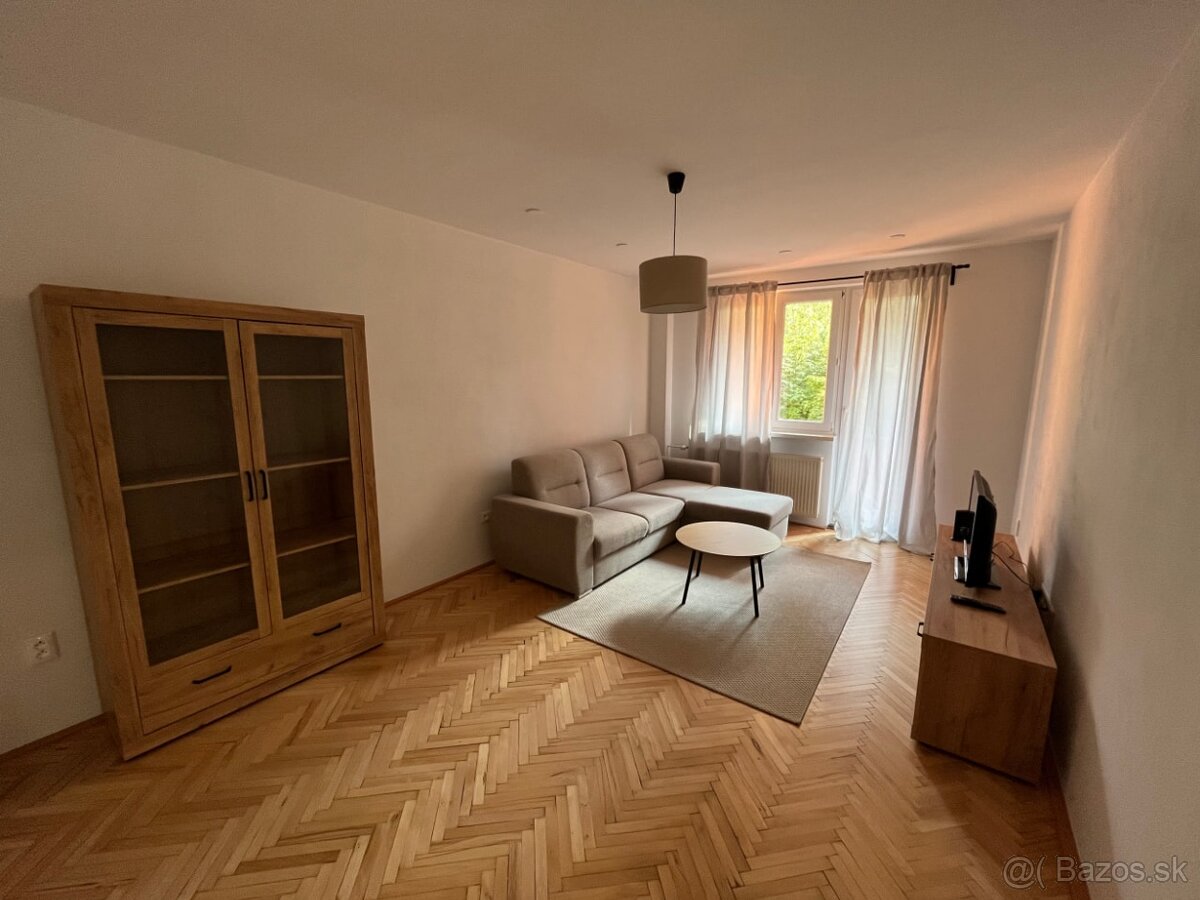 2-izbový byt bez balkóna / 52 m2 / - Žilina ( Bulvár )