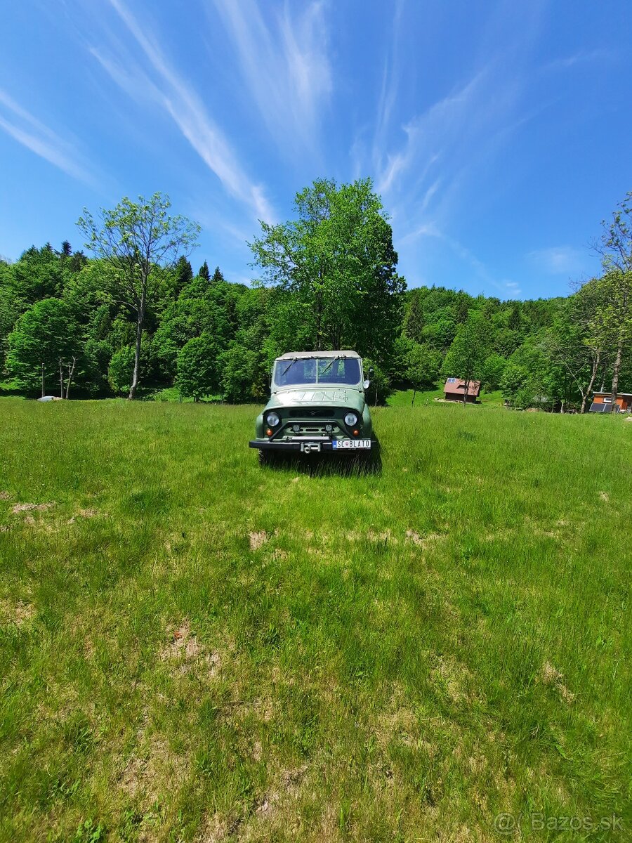 UAZ 469 2.4L Benzín