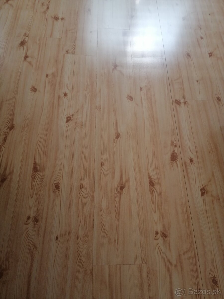 Darujem laminátovú podlahu