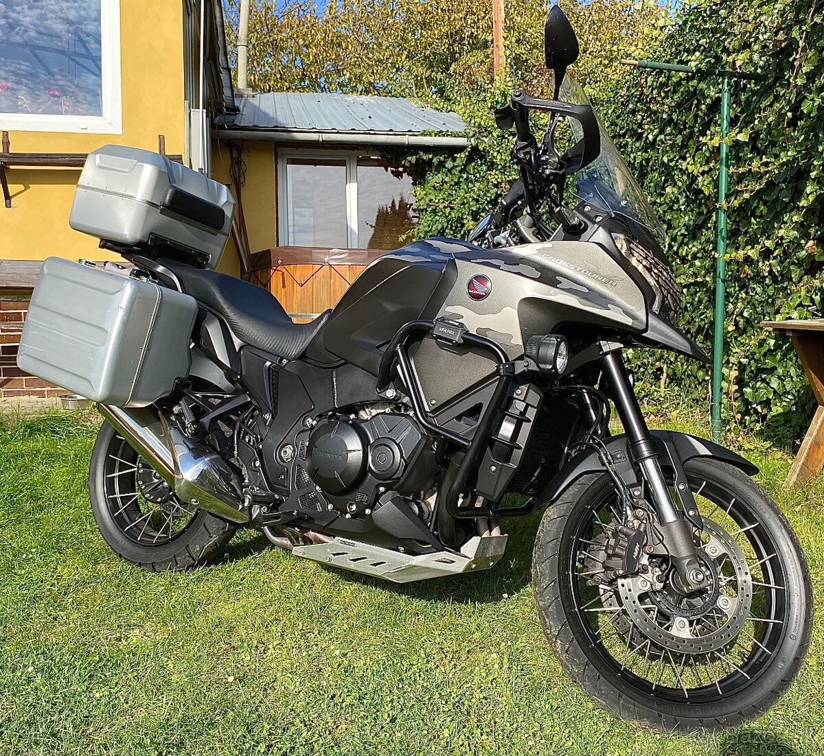 Honda VFR Crosstourer 1200-výborný stav len 31 500 km