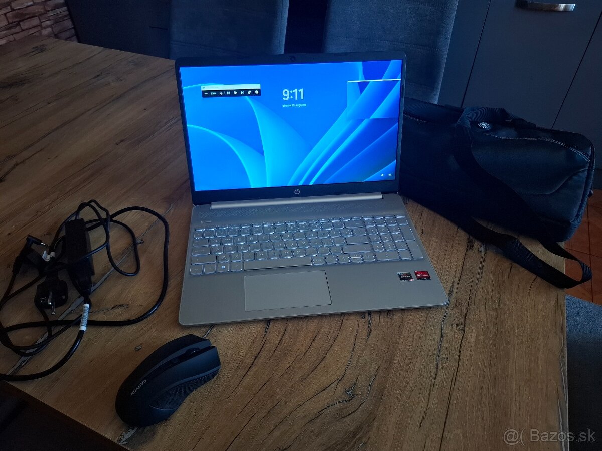 Mam napredaj notbuk je uplne novi davam ktomu aj tažku m