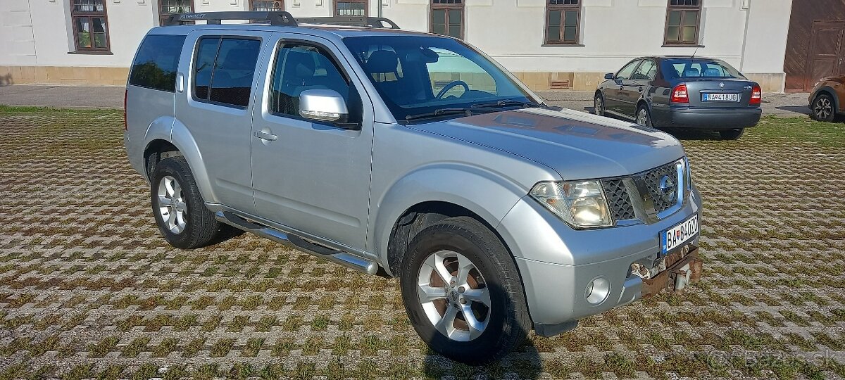 Nissan Pathfinder 2.5 D