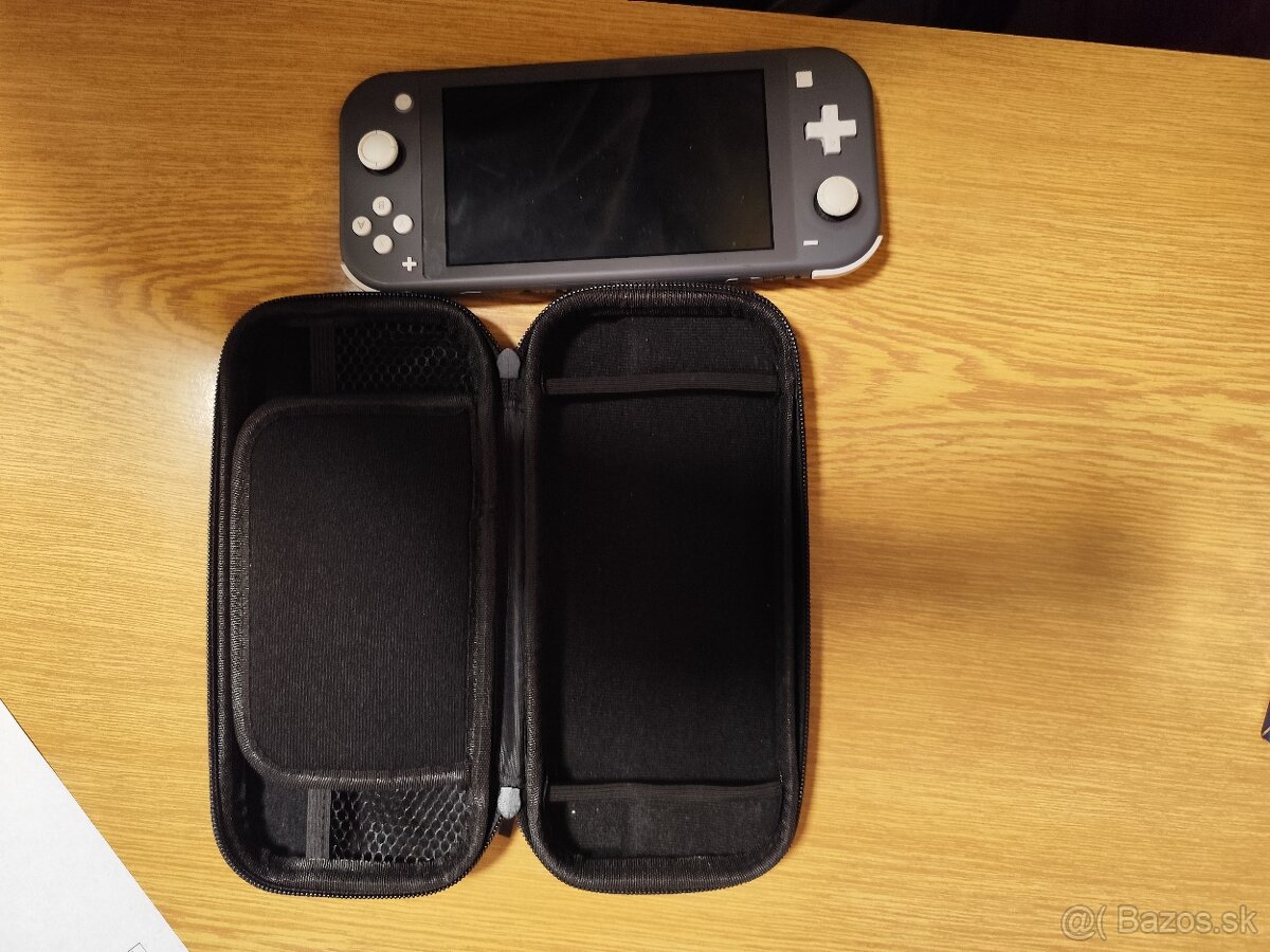 Predám Nintendo switch Lite s puzdrom