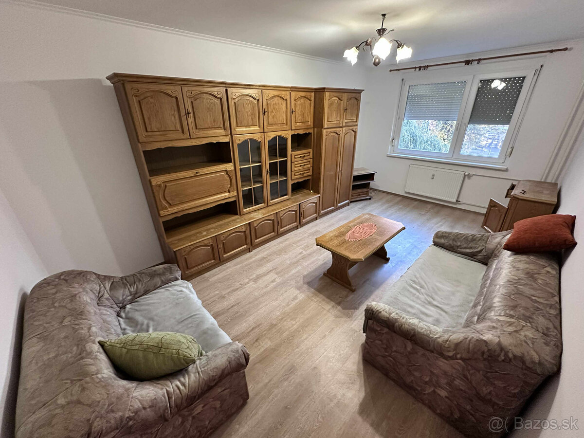 Prenájom 2 a pol izbový byt v centre mesta Dunajská Streda