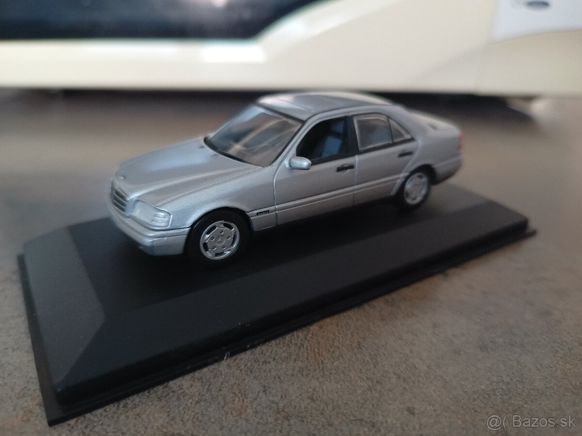 1:43 Mercedes Benz