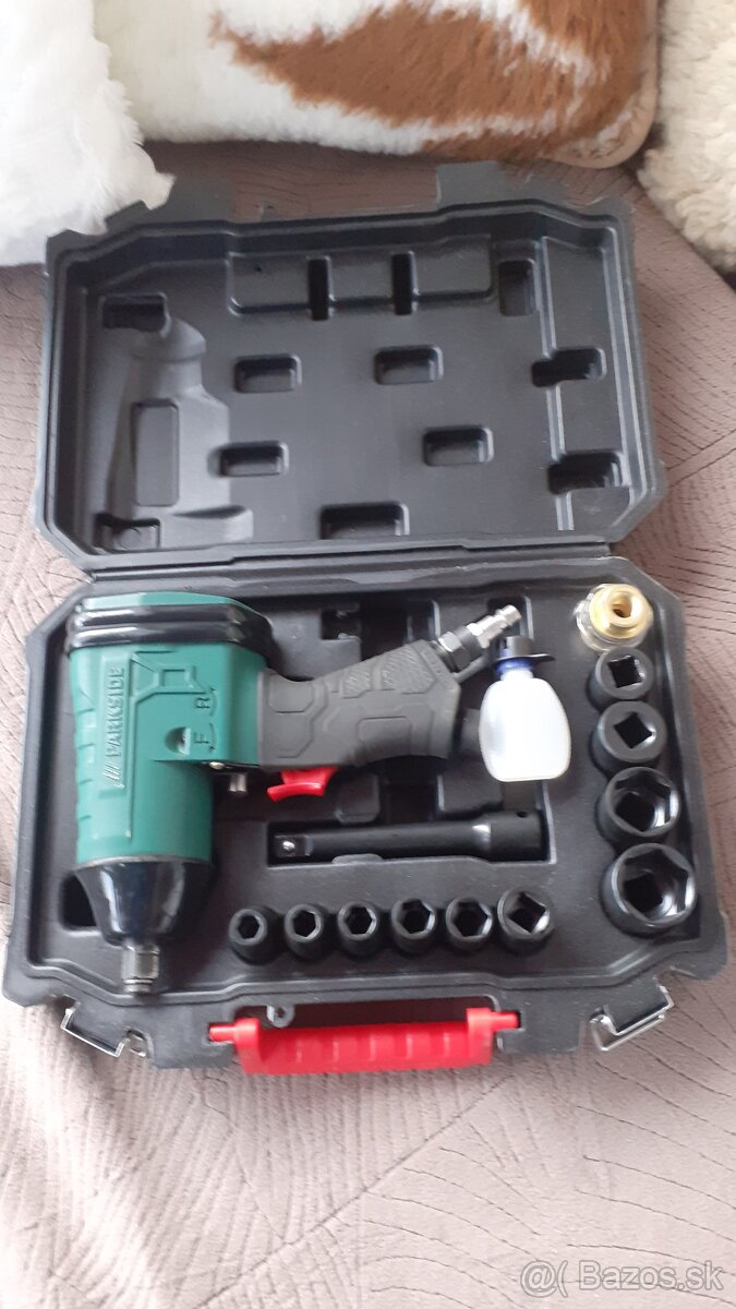 Razový uťahovák parkside.