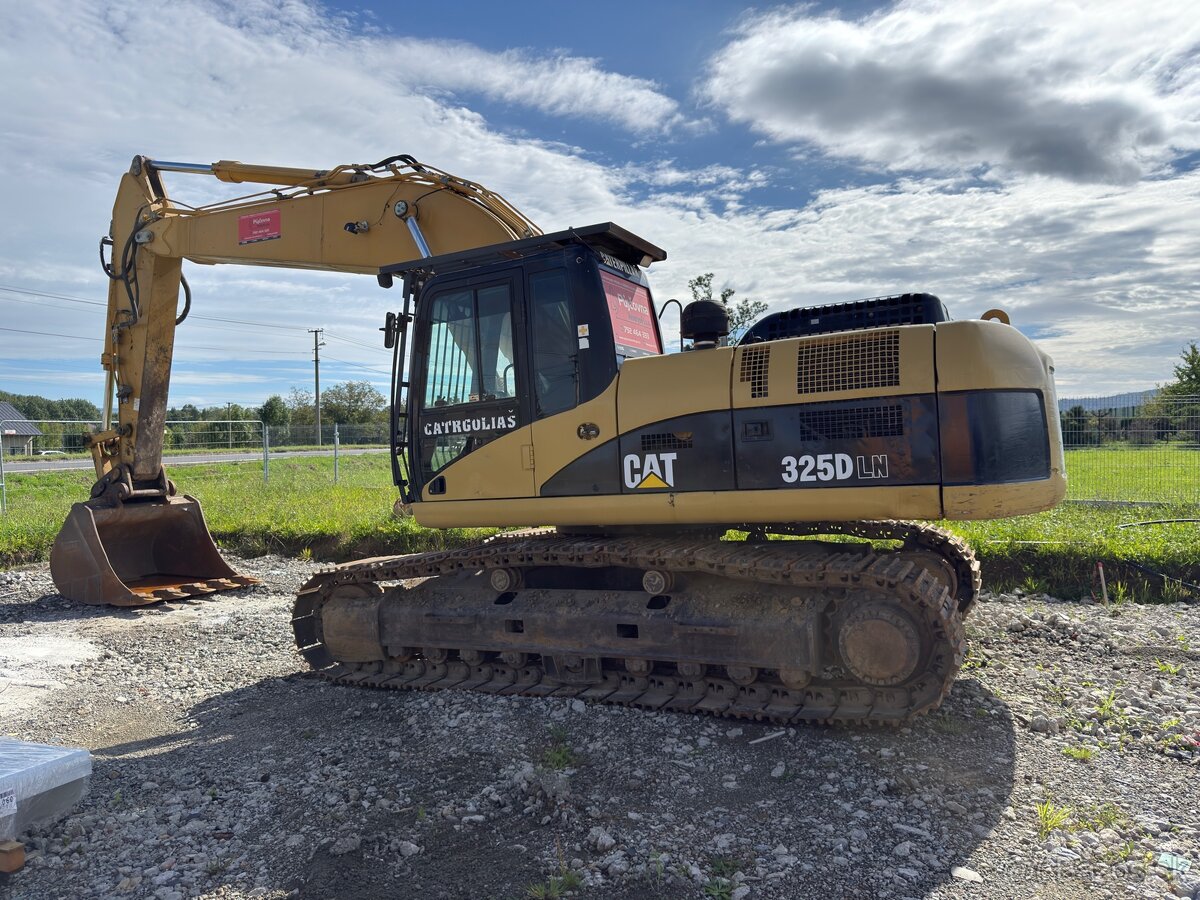 Pásové rypadlo Caterpillar 325D