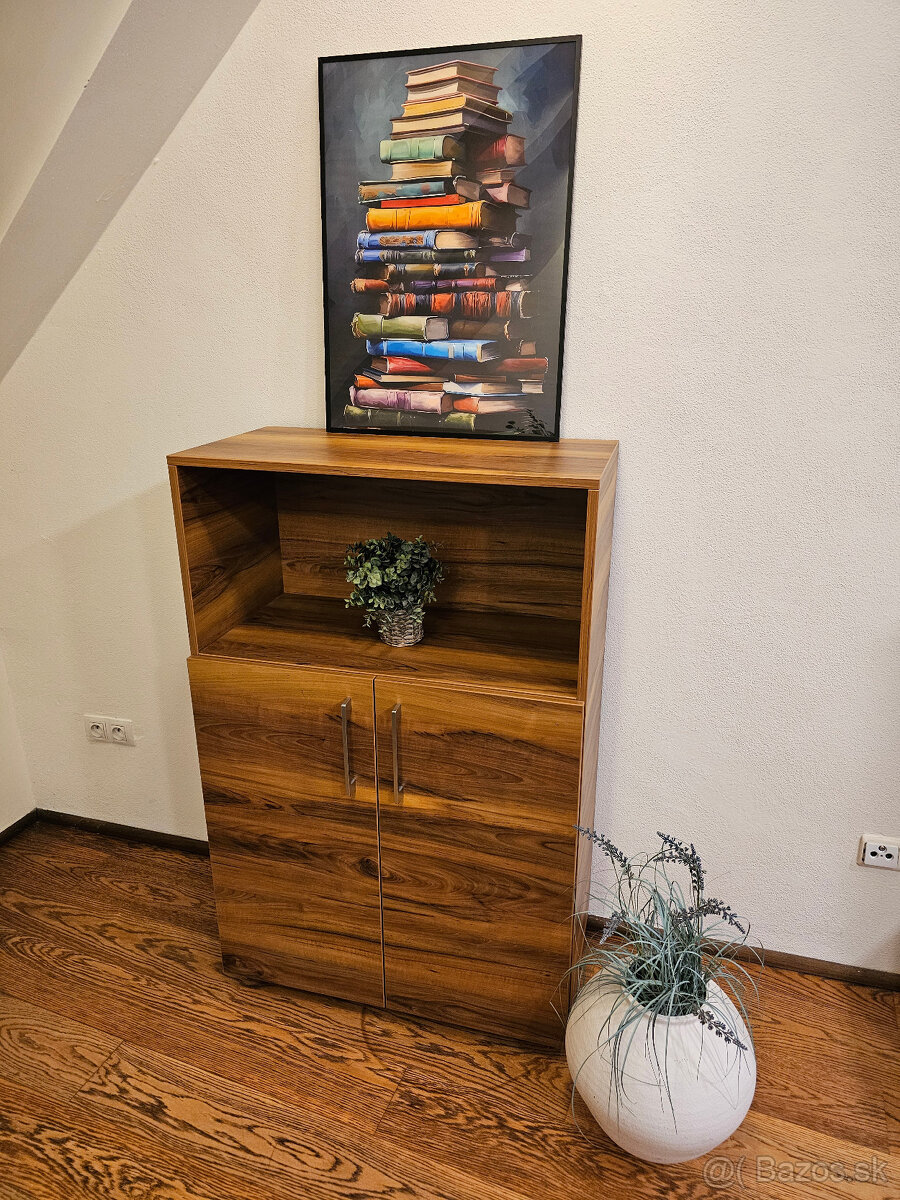 Predám vysokokvalitnú nepoužívanú skriňu - materiál EGGER