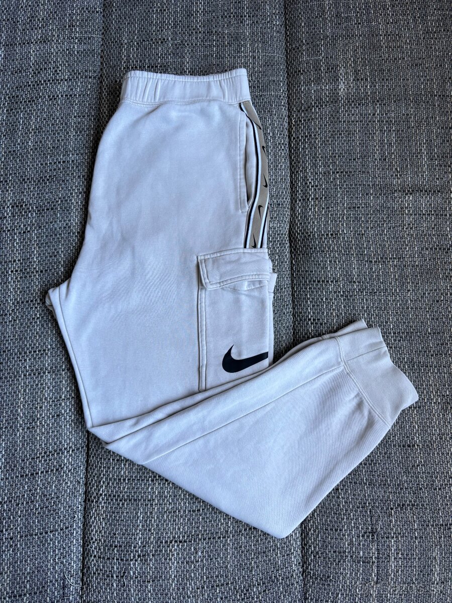 Nike teplaky kremove