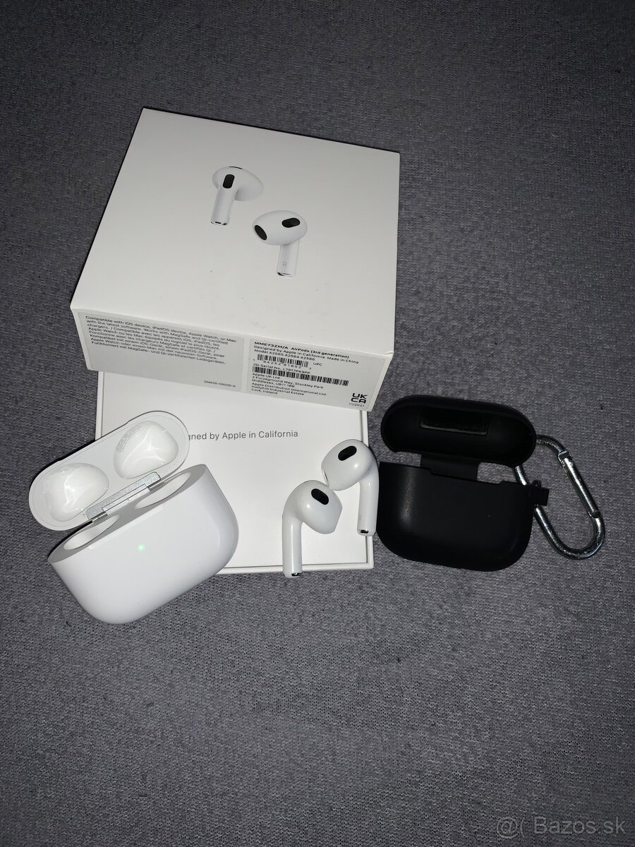 Apple AirPods (3. generácie) s nabíjacím puzdrom Magsafe