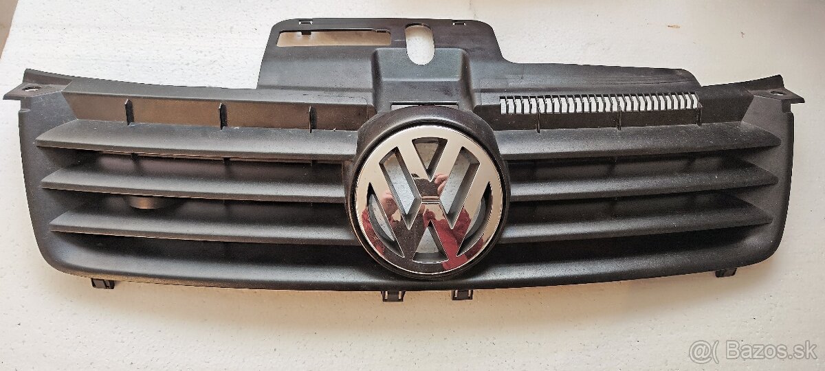 VW Polo 4 9N Predná mriežka chladiča + znak