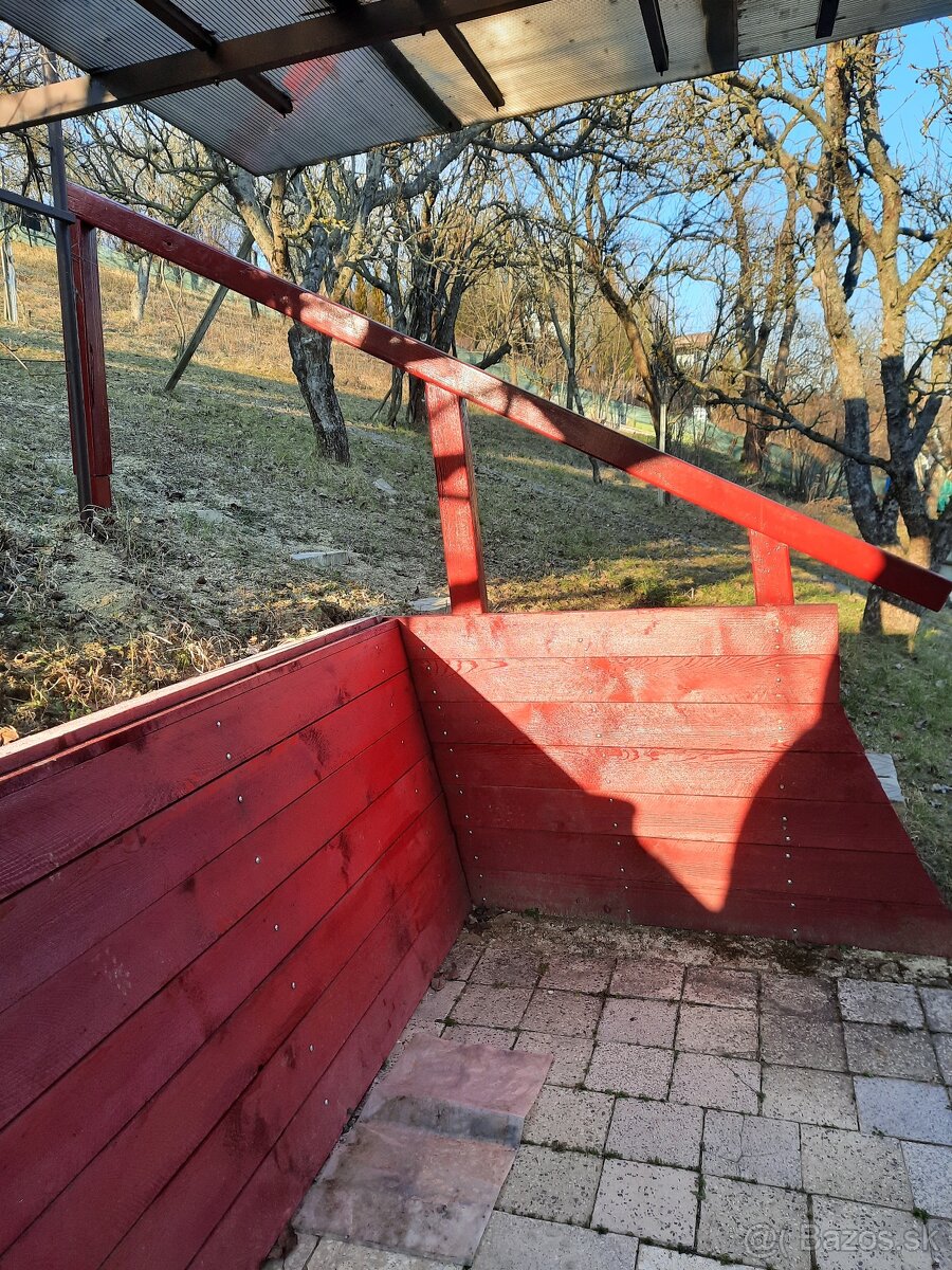 Predám dvojpodlažnú murovanú chatu so záhradkou