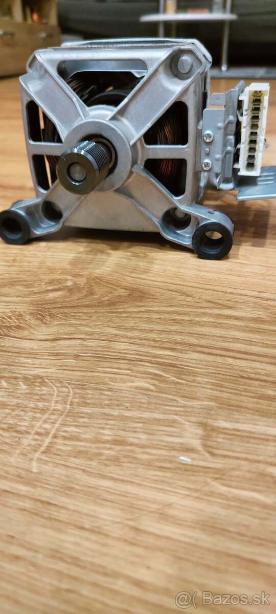 Motor na práčku