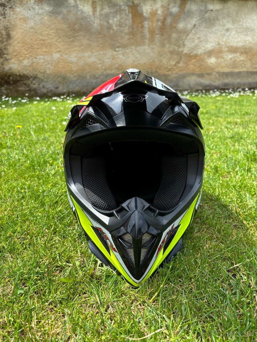 Prilba na štvorkolku/bicykel