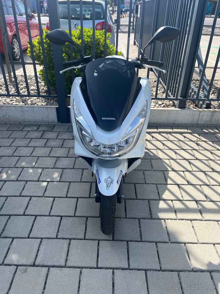 Honda PCX 125 - málo KM