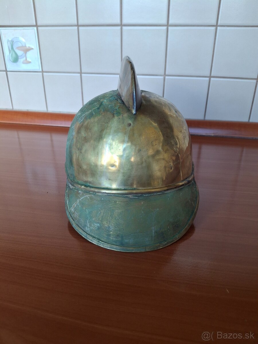 Starozitna hasičská prilba