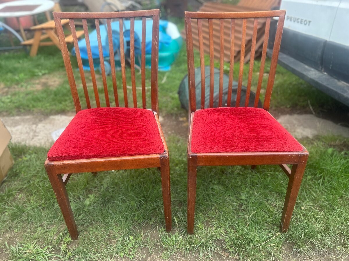 4 ks pevne stoličky