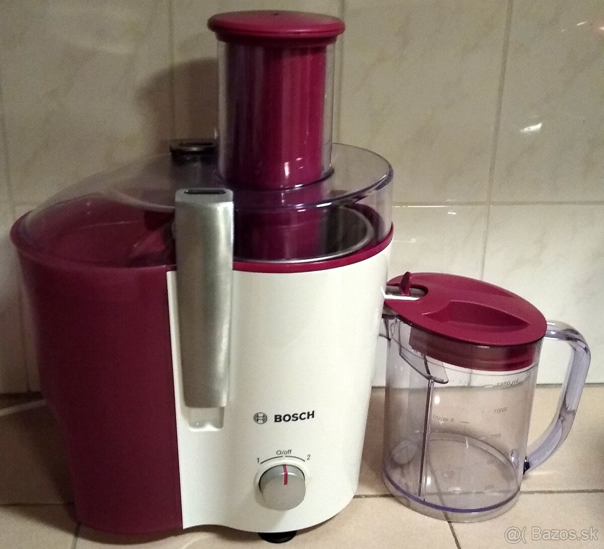Odšťavovač Bosch MES25C0 biely/vínový