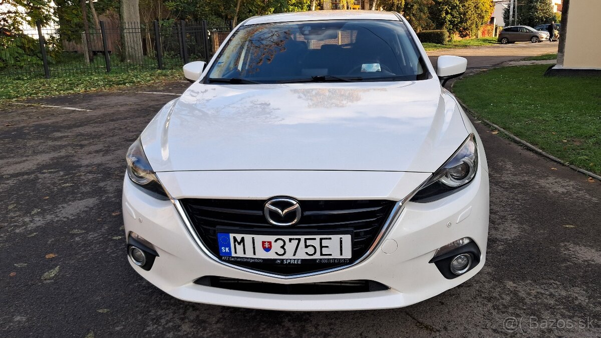 Mazda 3 skyactive automat, kamera jazdných pruhov