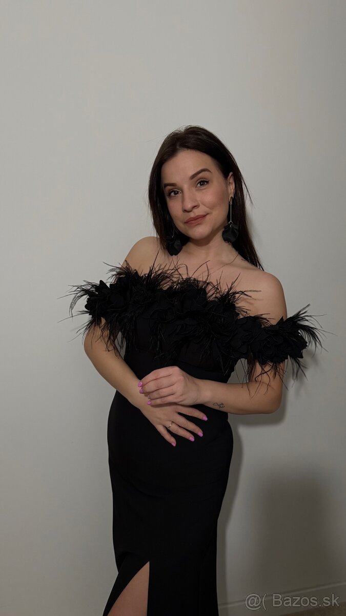 Dámske slávnostne saty s pierkami