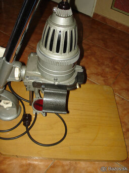 predám zvačšovák Opemus II. a sušičku na fotky