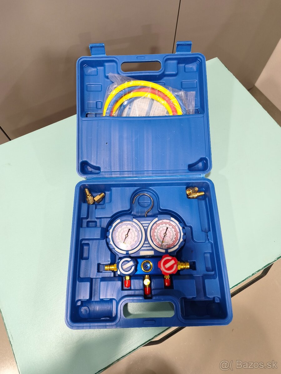 Sada manometrov určená pre klimatizačné a chladiace systémy.