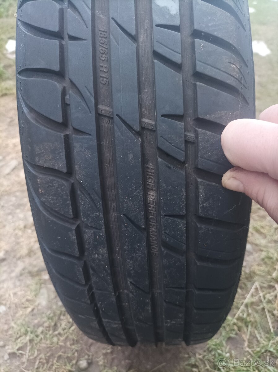 Predám 4ks letné pneu na diskoch 185/65r15